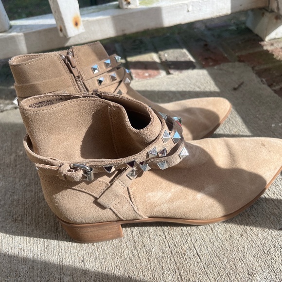 Boots - Picture 1 of 2